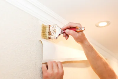 Pose de papier peint à Lastours — revêtements muraux et toiles de verre